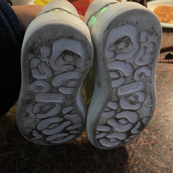 Toddler Alexander McQueen Kids
Oversized holographic-effect sneakers - Picture 4 of 6